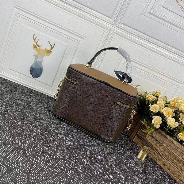 2023 luxury drawstring designer bag fashion women's shoulder bag cylindrical box toiletries handbag crossbody shoulder bag women's
2023 luxury drawstring designer bag fashion women's shoulder bag cylindrical box toiletries handbag crossbody shoulder bag women's