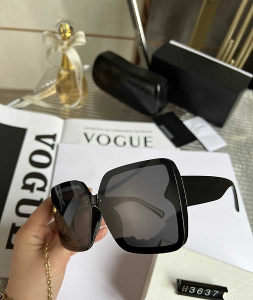 classic retro style polarized sunglasses with square frame designer eyewear for men and women 5 colors available with protective box include, White;black
classic retro style polarized sunglasses with square frame designer eyewear for men and women 5 colors available with protective box include, White;black