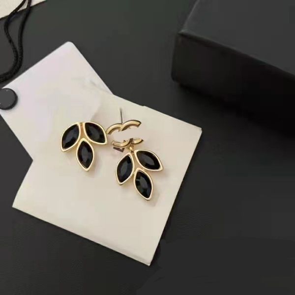 luxury designer 18k gold plated brand stud earring fashion style leaf pendant for women girl party gift jewelry accessory, Golden;silver
luxury designer 18k gold plated brand stud earring fashion style leaf pendant for women girl party gift jewelry accessory, Golden;silver