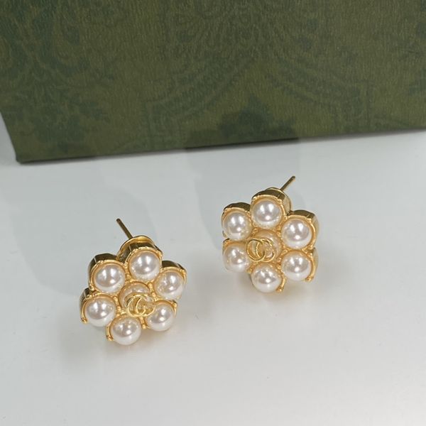 brand designer classic style letter stud earrings aretes ladies fashion simple jewelry, Golden;silver
brand designer classic style letter stud earrings aretes ladies fashion simple jewelry, Golden;silver