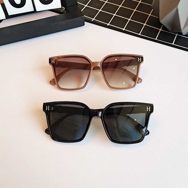2023 new letter h mirror leg uv resistant women's fashion driving sunglasses men, White;black
2023 new letter h mirror leg uv resistant women's fashion driving sunglasses men, White;black