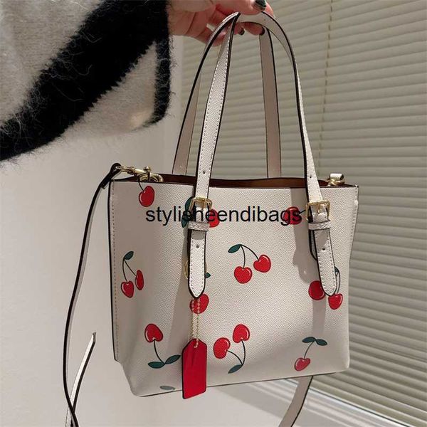 stylisheendibags designers fashion luxury brands crossbody hadbags woman classic letters golden chains zippers totes
stylisheendibags designers fashion luxury brands crossbody hadbags woman classic letters golden chains zippers totes