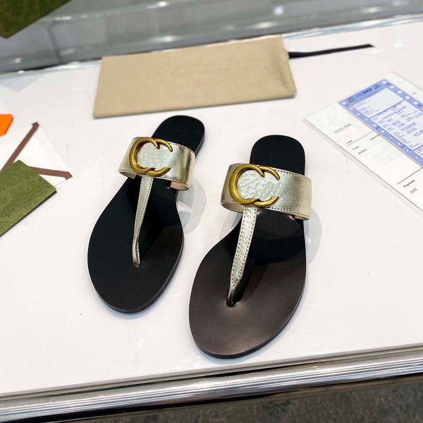 woman slippers men slipper gear bot flip designer flops women luxury sandals fashion causal flip flop988, Black
woman slippers men slipper gear bot flip designer flops women luxury sandals fashion causal flip flop988, Black
