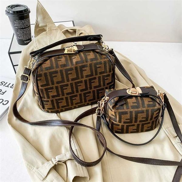 handbag designer style 2023 french stick lunch box bento dog walking red pillow portable
handbag designer style 2023 french stick lunch box bento dog walking red pillow portable