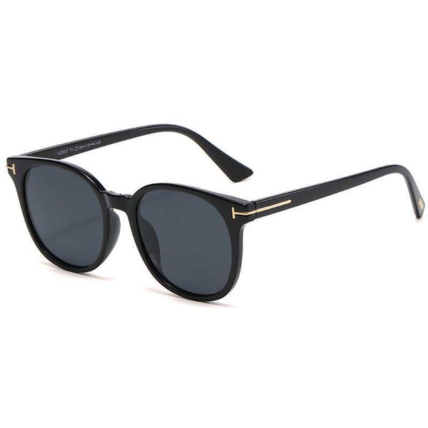 korean version trendy women's fashionable round frame sun protection 22007 uv resistant driving polarized sunglasses, White;black
korean version trendy women's fashionable round frame sun protection 22007 uv resistant driving polarized sunglasses, White;black