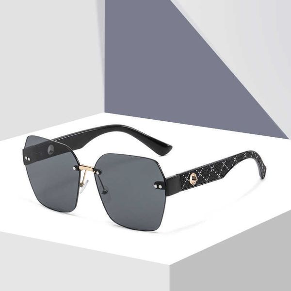 2021 new irregular polygon men's and women's fashion frameless square sunglasses, White;black
2021 new irregular polygon men's and women's fashion frameless square sunglasses, White;black