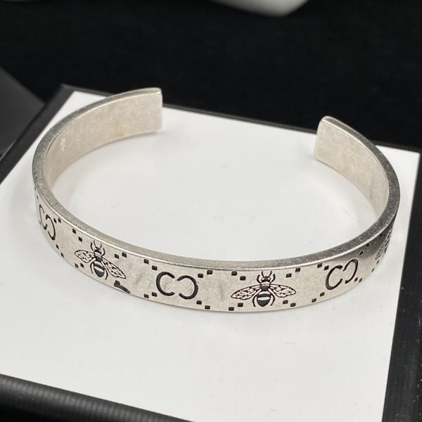 designer elegant gold and silver bracelet fashion women's letter pendant clover bracelet wedding special design jewelry, Golden;silver
designer elegant gold and silver bracelet fashion women's letter pendant clover bracelet wedding special design jewelry, Golden;silver