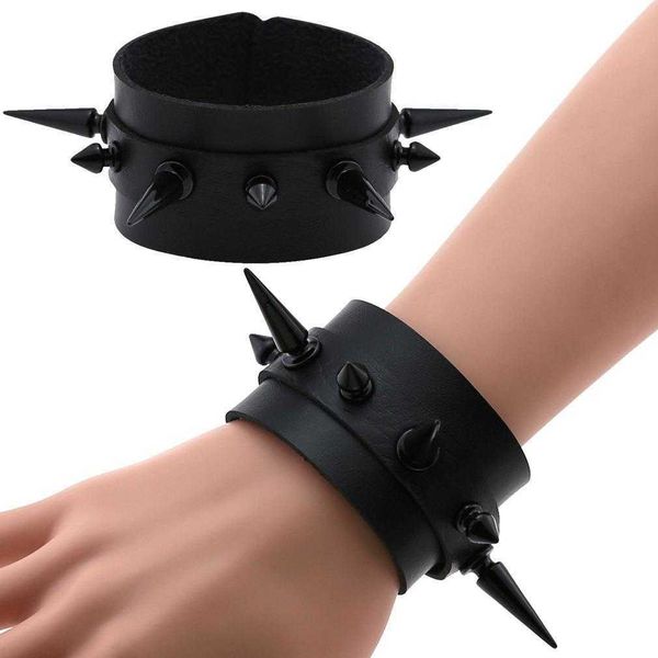 ornament punk non mainstream double layer leather bracelet tapered pointed rivet wide wristband wrist ring, Golden;silver
ornament punk non mainstream double layer leather bracelet tapered pointed rivet wide wristband wrist ring, Golden;silver