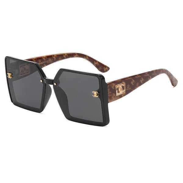 2022 new fashion box sense women's polarized frame large face slim sunglasses, White;black
2022 new fashion box sense women's polarized frame large face slim sunglasses, White;black
