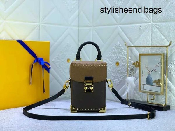stylisheendibags designer bag deluxe brand gold metal angle mini crossbody bag small tote men women cell phone wallet keys headphones storag
stylisheendibags designer bag deluxe brand gold metal angle mini crossbody bag small tote men women cell phone wallet keys headphones storag