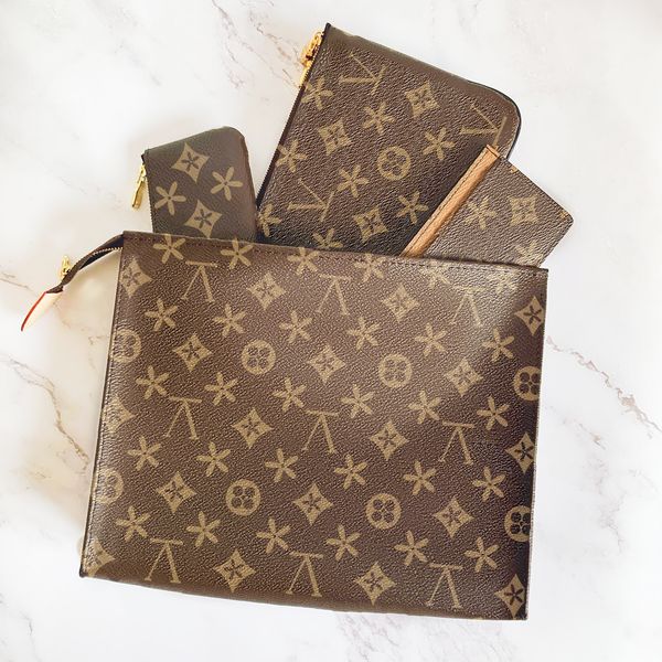 poche toilette clutch bags fashion handbags womens cosmetic makeup designers bag purses tote m46037 mens luxury briefcase underarm zipper sh
poche toilette clutch bags fashion handbags womens cosmetic makeup designers bag purses tote m46037 mens luxury briefcase underarm zipper sh