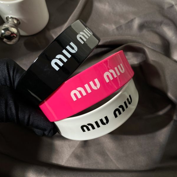 miu23 spring and summer new acetate hair hoop wide edge colorful miu letter hairpin french net red sweet style hair accessories, Golden;silver
miu23 spring and summer new acetate hair hoop wide edge colorful miu letter hairpin french net red sweet style hair accessories, Golden;silver