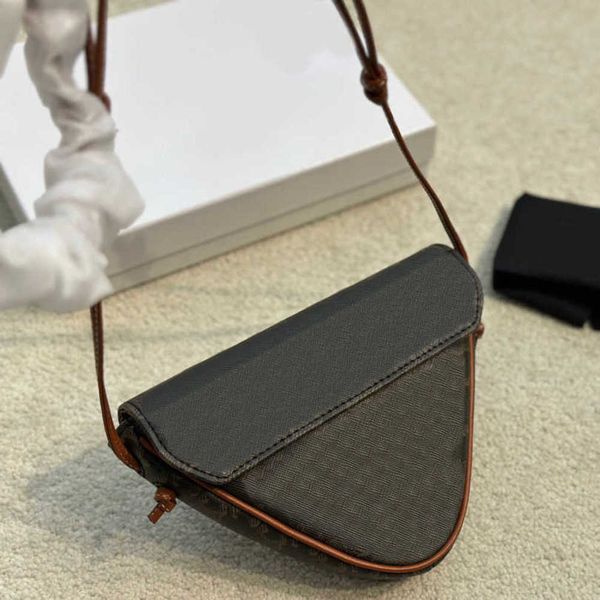 triangle designer bag women shoulder purse crossbody small square bag cross fashion versatile women's crossbody bag 230318
triangle designer bag women shoulder purse crossbody small square bag cross fashion versatile women's crossbody bag 230318