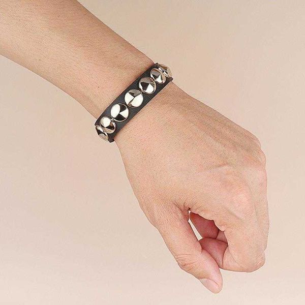 rivet punk couple leather bracelet casual fashion trends personalized ornament, Golden;silver
rivet punk couple leather bracelet casual fashion trends personalized ornament, Golden;silver