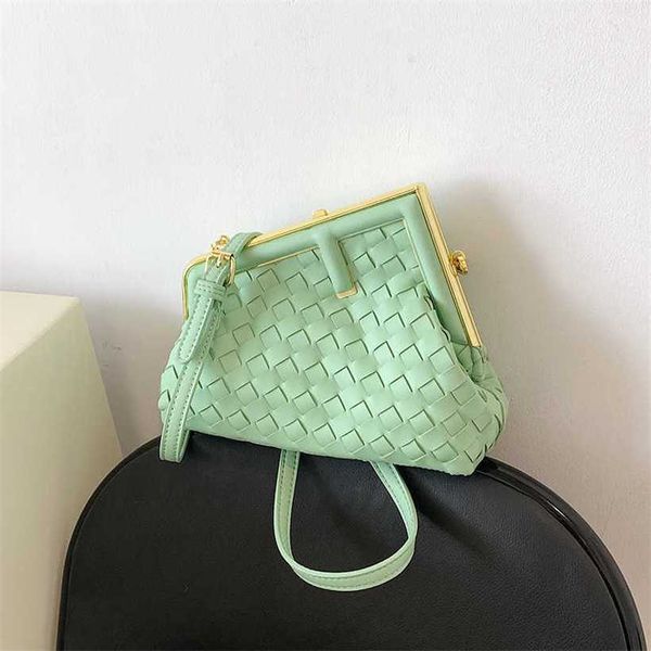 handbag designer style 2023 fashionable woven summer texture single net red same metal clip
handbag designer style 2023 fashionable woven summer texture single net red same metal clip