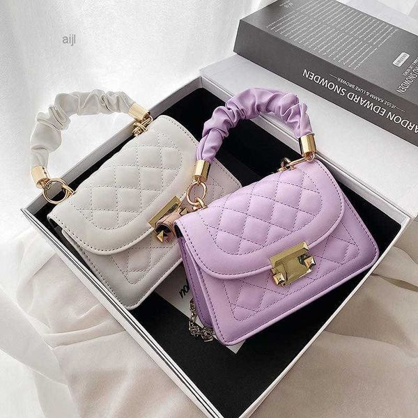 2022 korean diamond lattice shoulder small bag women's messenger square chain hand wholesale pu ladies handbag
2022 korean diamond lattice shoulder small bag women's messenger square chain hand wholesale pu ladies handbag