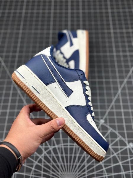 2023 outfit designer running shoes men women 1 low '07 college pack sail gum medium brown midnight navy sports sneakers
2023 outfit designer running shoes men women 1 low '07 college pack sail gum medium brown midnight navy sports sneakers