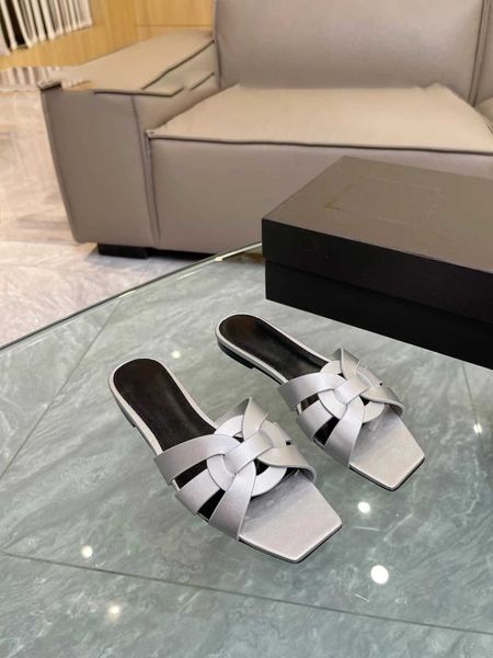 2023 7a designers women slipper sandals flat slides flip flops summer genuine triangle leather outdoor loafers bath shoes beachwear slippers, Black
2023 7a designers women slipper sandals flat slides flip flops summer genuine triangle leather outdoor loafers bath shoes beachwear slippers, Black