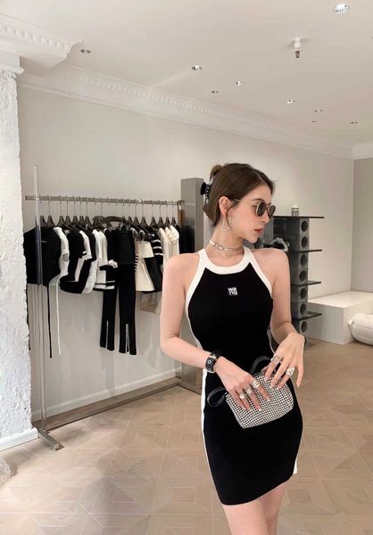 designer haute couture2023 spring/summer aw big wang family dress new sleeveless short skirt color matching knitted slim fit and simple off, Black;gray
designer haute couture2023 spring/summer aw big wang family dress new sleeveless short skirt color matching knitted slim fit and simple off, Black;gray