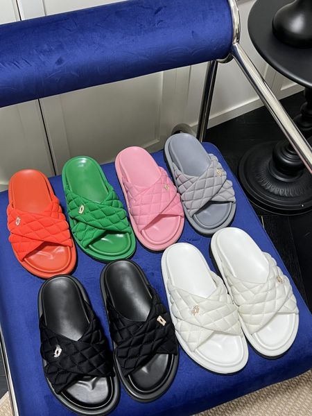 2023 designer luxury fluffy slipper lady summer new style cross bread slippers flat comfort outdoor plaid quilted c womens leisure sandal fa, Black
2023 designer luxury fluffy slipper lady summer new style cross bread slippers flat comfort outdoor plaid quilted c womens leisure sandal fa, Black