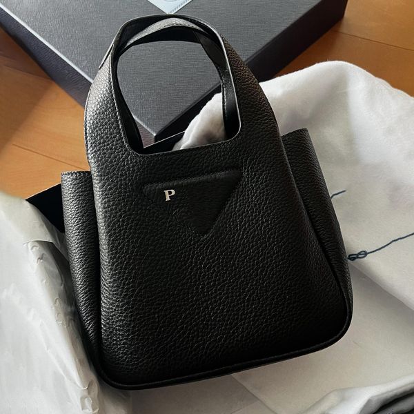 genuine leather handbag triangle tote crossbody bag basket womens designer clutch bag mens wallet metal fittings underarm bags gym magnetic
genuine leather handbag triangle tote crossbody bag basket womens designer clutch bag mens wallet metal fittings underarm bags gym magnetic