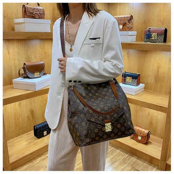 handbag designer style 2023 korean printed large capacity multifunctional backpack
handbag designer style 2023 korean printed large capacity multifunctional backpack
