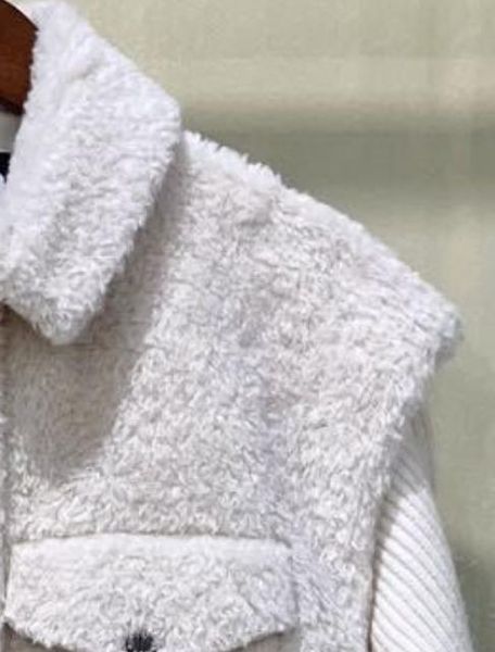 dress women coat 2022 autumn and winter new temperament sweet knitted stitching plush onepiece silhouette coat, White
dress women coat 2022 autumn and winter new temperament sweet knitted stitching plush onepiece silhouette coat, White