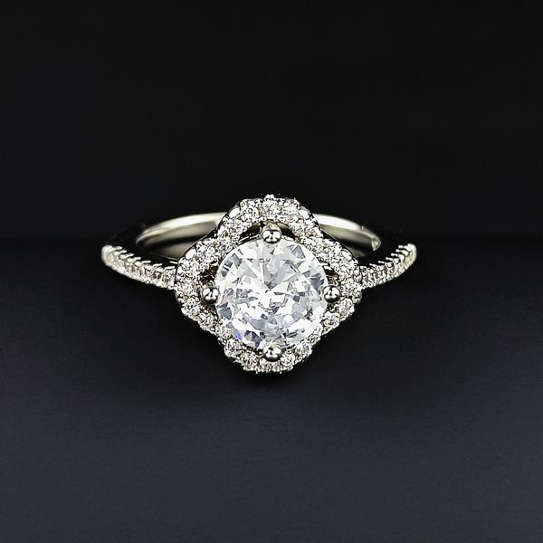 designer diamond rhinestones four- leaf clover flower ring women's luxury large zircon full of diamond ring ornaments luxury jewelry, Golden;silver
designer diamond rhinestones four- leaf clover flower ring women's luxury large zircon full of diamond ring ornaments luxury jewelry, Golden;silver