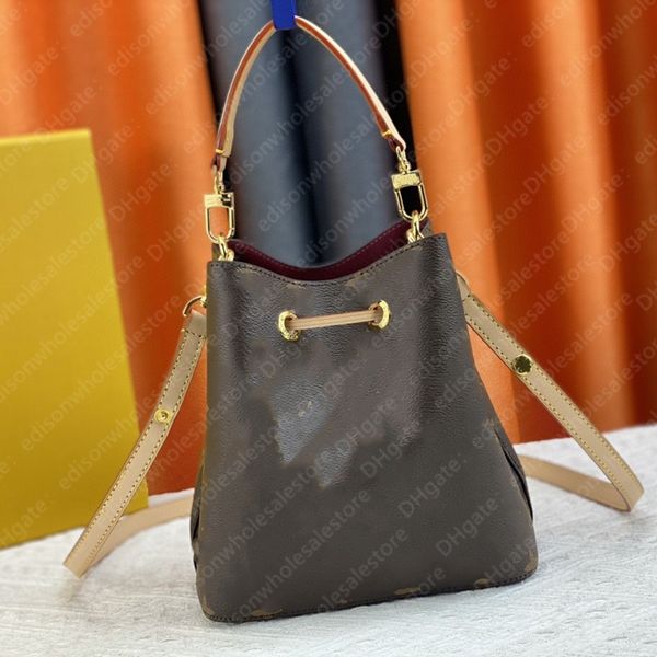 designer bag mini bucket bag womens classic presbyopia shoulder bag multifunctional portable handbag fashion leather canvas bag
designer bag mini bucket bag womens classic presbyopia shoulder bag multifunctional portable handbag fashion leather canvas bag