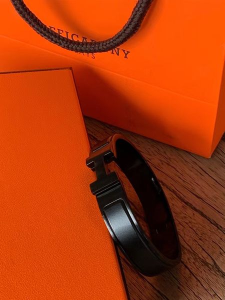 brushed enamel black knight bracelet classic letter h clasp trendy titanium steel minimalist couple's bracelet
brushed enamel black knight bracelet classic letter h clasp trendy titanium steel minimalist couple's bracelet