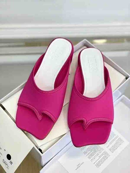 luxury designer women flip flop sandal shoes mm6 maison m sandals black white satin low heel outdoor flip-flop square toe with box
luxury designer women flip flop sandal shoes mm6 maison m sandals black white satin low heel outdoor flip-flop square toe with box