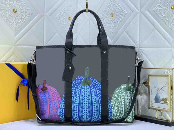 men's pumpkin print weekend totes bags yk monograms pattern dots handbag playful graphic yayoi kusama 23ss business handle bag purse fo
men's pumpkin print weekend totes bags yk monograms pattern dots handbag playful graphic yayoi kusama 23ss business handle bag purse fo