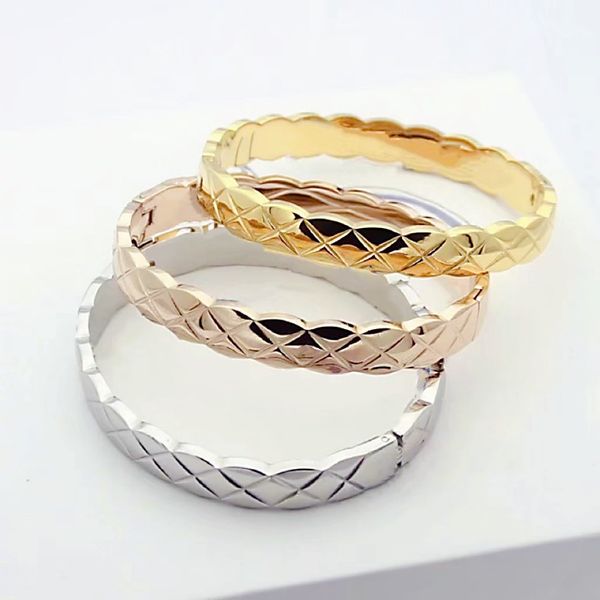 bracelet 18k gold plated steel bracelet classic fashion bracelet women and girls' wedding mother's day jewelry women's gift b, Golden;silver
bracelet 18k gold plated steel bracelet classic fashion bracelet women and girls' wedding mother's day jewelry women's gift b, Golden;silver