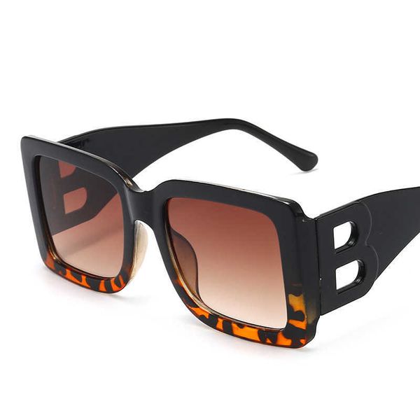 modern style hollow out women's large frame square sunglasses 97076, White;black
modern style hollow out women's large frame square sunglasses 97076, White;black