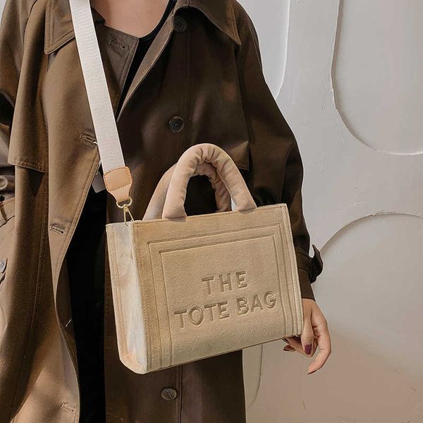 2023 handbag the tote bag winter new fashion trend foreigner handheld one shoulder crossbody bag for women
2023 handbag the tote bag winter new fashion trend foreigner handheld one shoulder crossbody bag for women