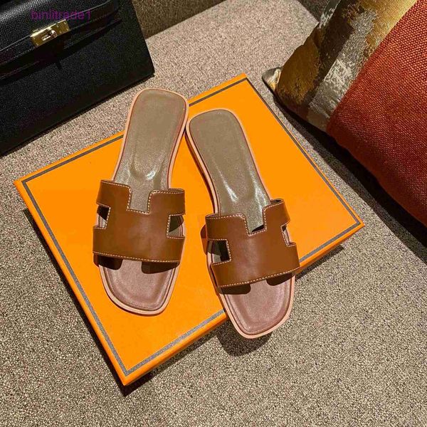 luxury designer leather ladies sandals summer flat shoes fashion beach women slippers h letter drag 35-42 with logo 26tp, Black
luxury designer leather ladies sandals summer flat shoes fashion beach women slippers h letter drag 35-42 with logo 26tp, Black