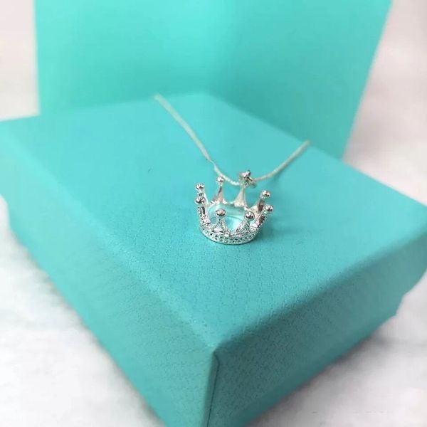 t home high-quality crown necklace female designer designed ins simple fashion crown pendant collarbone necklace women's holiday gift, Silver
t home high-quality crown necklace female designer designed ins simple fashion crown pendant collarbone necklace women's holiday gift, Silver
