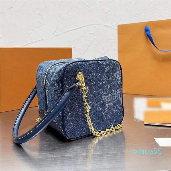 High Quality Cowboy Chain Messenger Bag Women Elegance Fashion Dinner Handbag Classic Letter Printing Temperament Single-Shoulder Bags, Deep blue
High Quality Cowboy Chain Messenger Bag Women Elegance Fashion Dinner Handbag Classic Letter Printing Temperament Single-Shoulder Bags, Deep blue