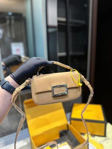 classic design ladies pillow shoulder bag soft flap tote designer fashion small leather crossbody bags women's baguette bags hobo bags
classic design ladies pillow shoulder bag soft flap tote designer fashion small leather crossbody bags women's baguette bags hobo bags