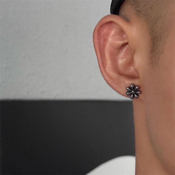 japanese/korean flower earrings old vintage hip-hop niche high-end titanium steel color retention fashion charm jewelry, Golden;silver
japanese/korean flower earrings old vintage hip-hop niche high-end titanium steel color retention fashion charm jewelry, Golden;silver