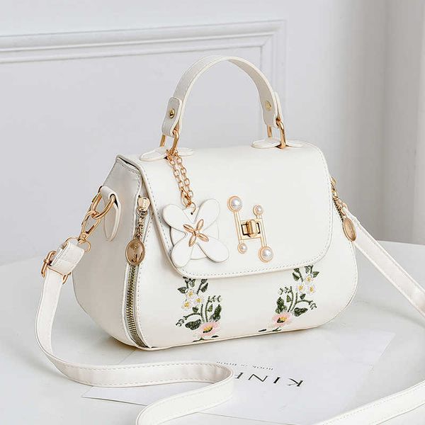 shoulder bags simple and fashionable embroidered bucket 2023 autumn new portable small sweet lady single messenger 230426
shoulder bags simple and fashionable embroidered bucket 2023 autumn new portable small sweet lady single messenger 230426