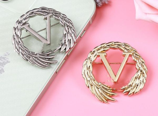 luxury designer brooch brand letters diamond brooches pin women crystal rhinestone pearl pins jewerlry christm wedding gifts accessories 20s, Gray
luxury designer brooch brand letters diamond brooches pin women crystal rhinestone pearl pins jewerlry christm wedding gifts accessories 20s, Gray