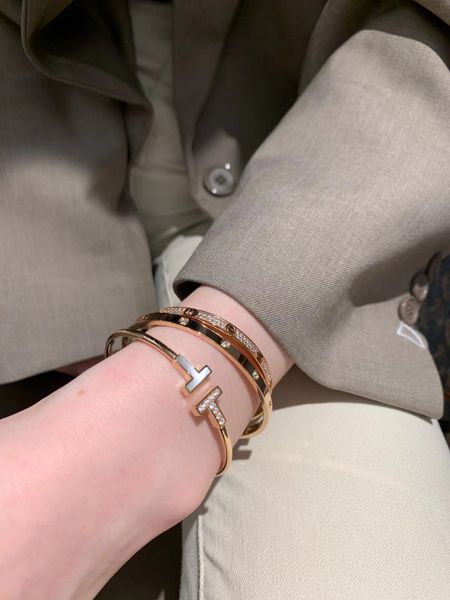 t home t-shaped open bracelet rose gold with diamond mesh red with diamond with white fritillary bracelet fashion style, Black
t home t-shaped open bracelet rose gold with diamond mesh red with diamond with white fritillary bracelet fashion style, Black