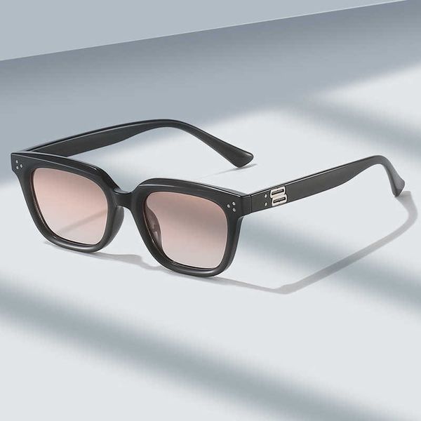 frames women's square glasses v030 sunscreen outdoor makeup powder blusher fashionable sunglasses for women, White;black
frames women's square glasses v030 sunscreen outdoor makeup powder blusher fashionable sunglasses for women, White;black