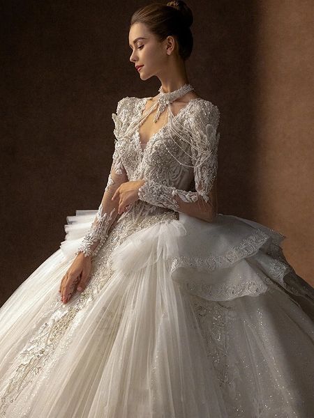 luxury long sleeve wedding dresses v-neck bead sparkly crystal appliques exquisite long trailing bridal ball gown high-end, White
luxury long sleeve wedding dresses v-neck bead sparkly crystal appliques exquisite long trailing bridal ball gown high-end, White