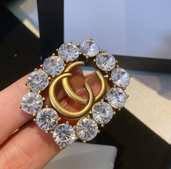 women's geometric charm brooch luxury designer brand letter crystal rhinestone brooch 18k gold plated women's wedding party jewelr, Golden;silver
women's geometric charm brooch luxury designer brand letter crystal rhinestone brooch 18k gold plated women's wedding party jewelr, Golden;silver