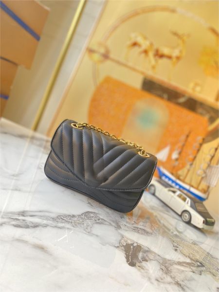 5a luxury designer handbag for women underarm leather bags trend fitness shoulder bag travel crossbody ladies bumbag totes
5a luxury designer handbag for women underarm leather bags trend fitness shoulder bag travel crossbody ladies bumbag totes