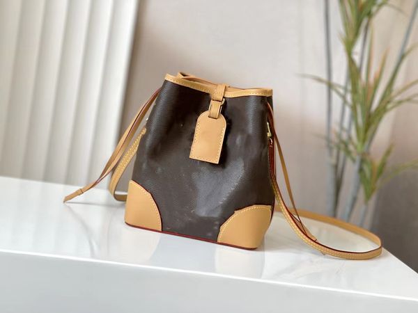 2023 totes tier mirror quality mini noe bag womens canvas handbag nano real leather bucket luxury designers purse crossbody brown flower sho
2023 totes tier mirror quality mini noe bag womens canvas handbag nano real leather bucket luxury designers purse crossbody brown flower sho