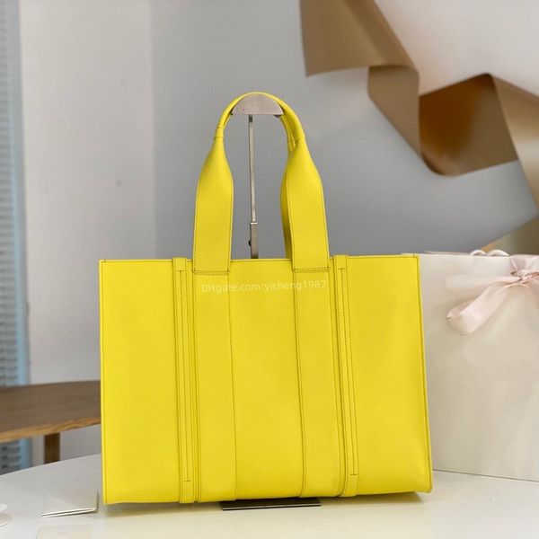 10a quality new women tote bags woody totes handbag genuine leather fashion 4 size lemon yellow shopping bag beach luxury designer travel cr, Black;red
10a quality new women tote bags woody totes handbag genuine leather fashion 4 size lemon yellow shopping bag beach luxury designer travel cr, Black;red