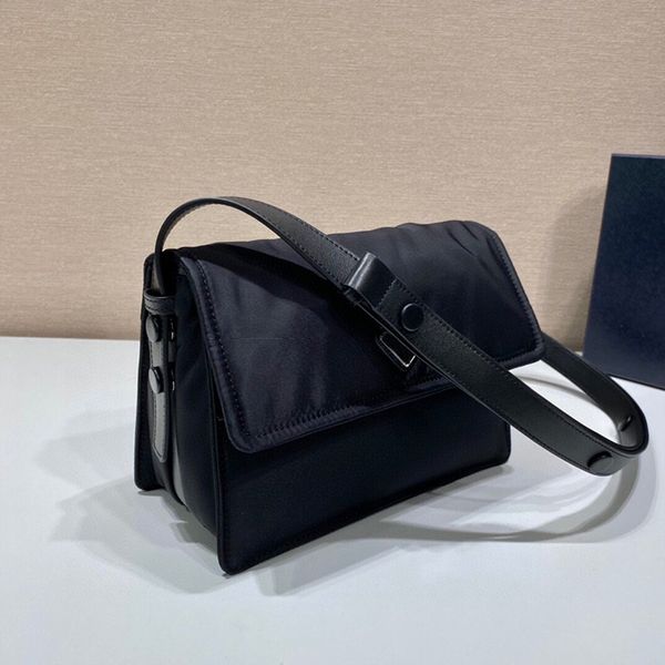 high-quality mens messenger bag 1bd25 mens fashion portable shoulder bag temperament wallet card bag crossbody bag, Red;black
high-quality mens messenger bag 1bd25 mens fashion portable shoulder bag temperament wallet card bag crossbody bag, Red;black